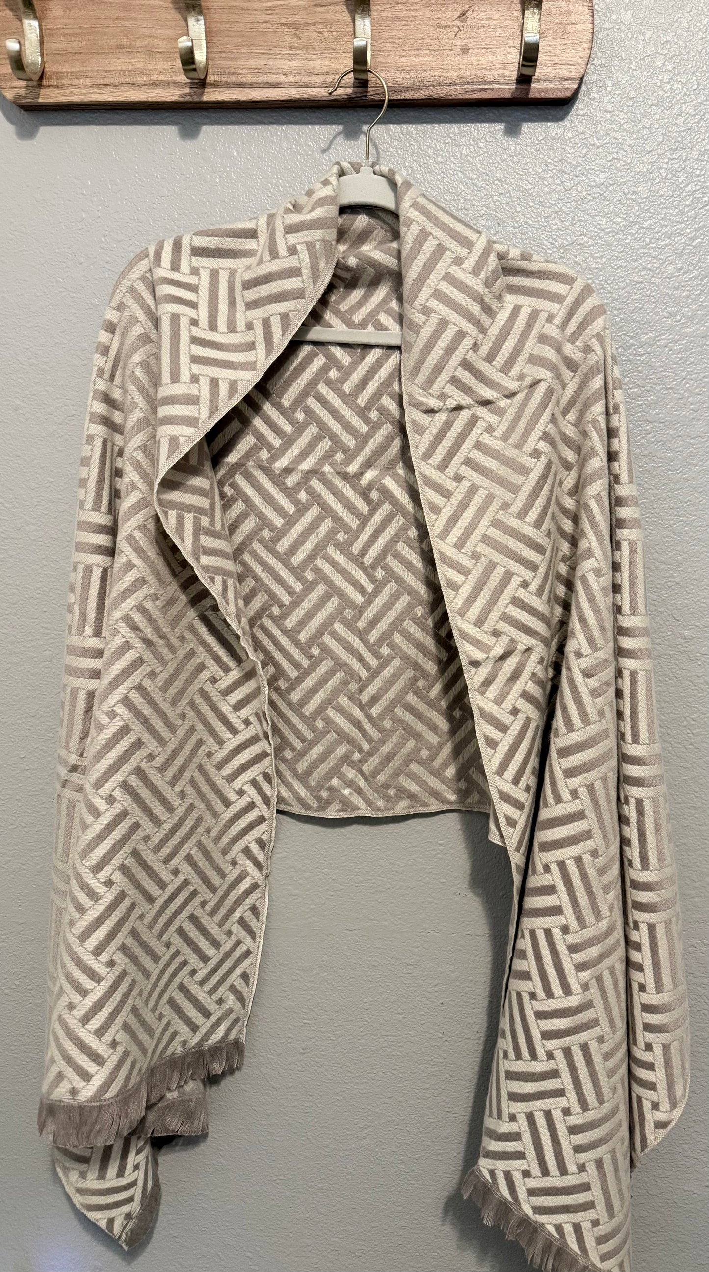 Geometric Pattern Knit Oblong Scarf With Fringe Edging