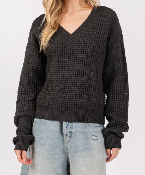 WAFFLE TEXTURE V-NECK MINERAL WASH SWEATER TOP.